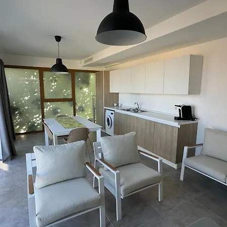 - Via Del Laghetto Apartment
