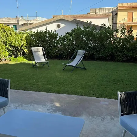 - Via Del Laghetto Apartment